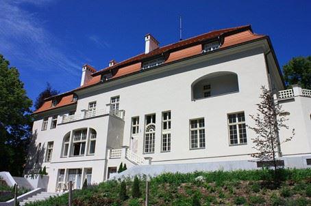 Neubau an der Stelle des ehemaligen Offizierscasinos in Allenstein.jpg