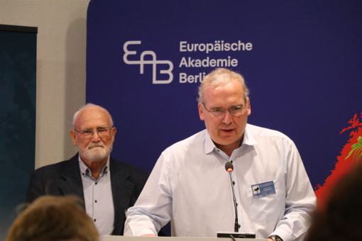 Carsten Fecker und Ernst Weichbrodt berichten zum Thema "Vereinsschriften"